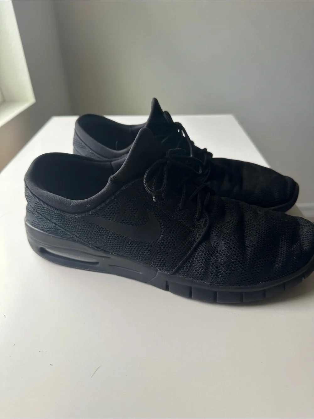 Nike Men's All-Black Knit Lace-Up Sneakers 10